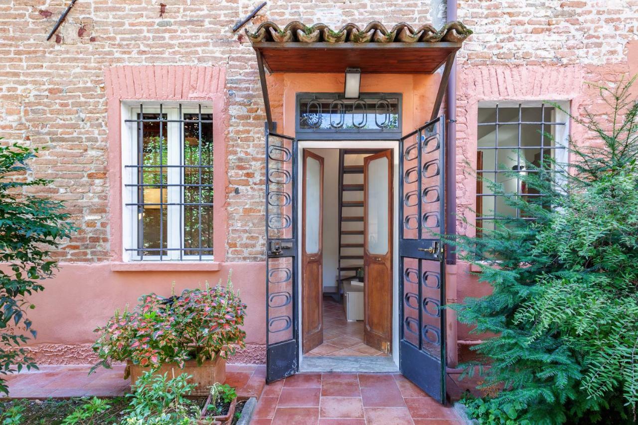 Duplex Apartment In Pieno Centro Ferrara Exterior photo